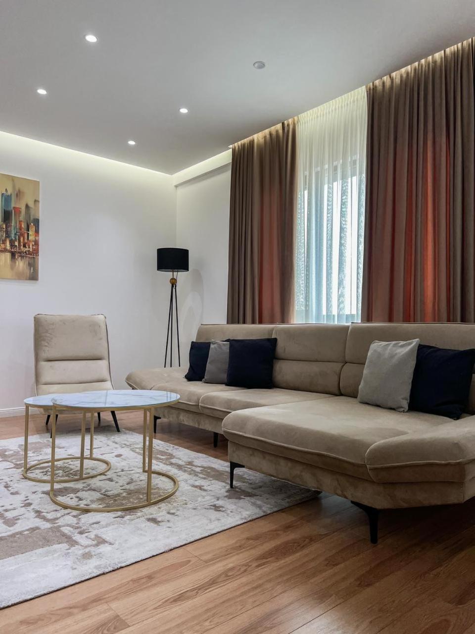 Lux At Arlis Apartment