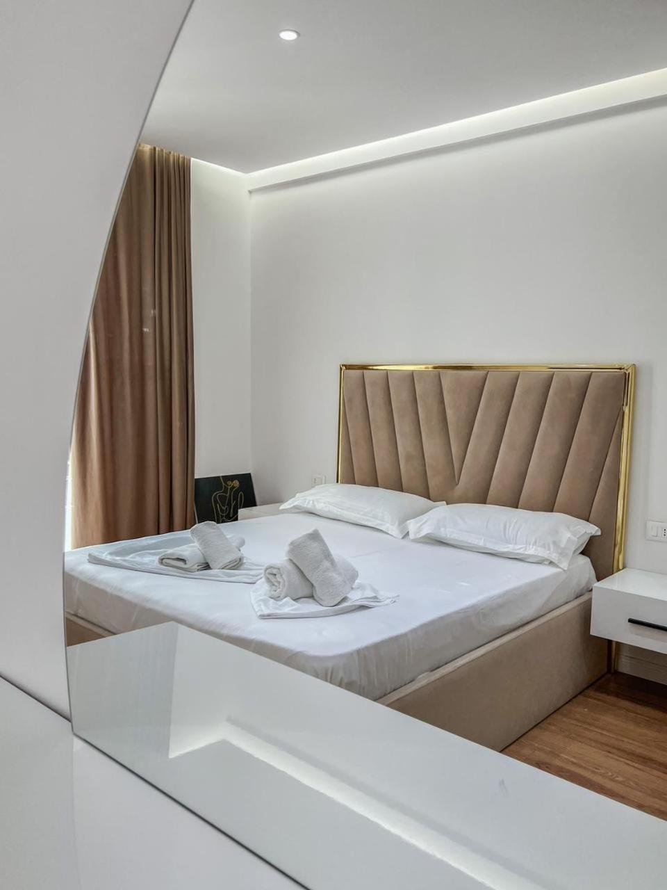 Lux At Arlis Appartement Tirana
